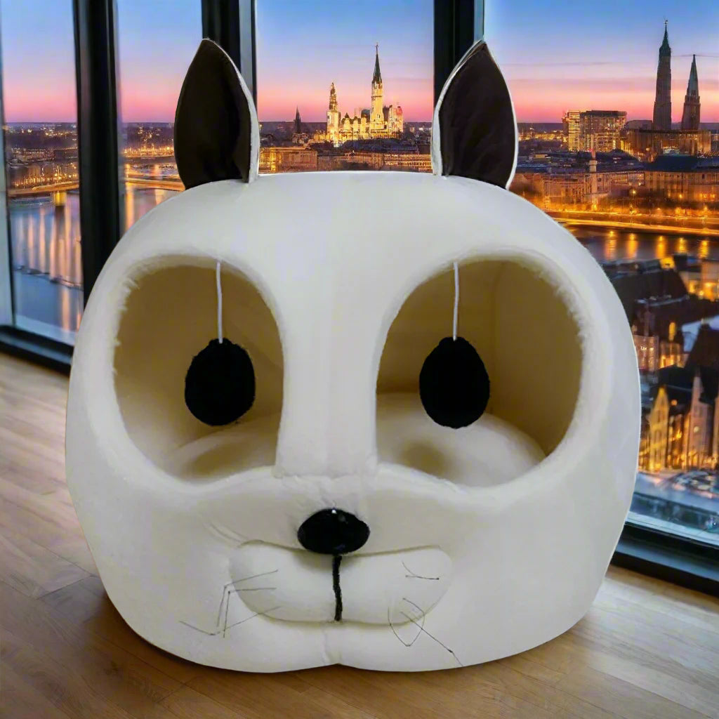 Lustige Haustierhöhle | Plüsch-Katzenbett mit Cartoon-Design Von FurLaati
